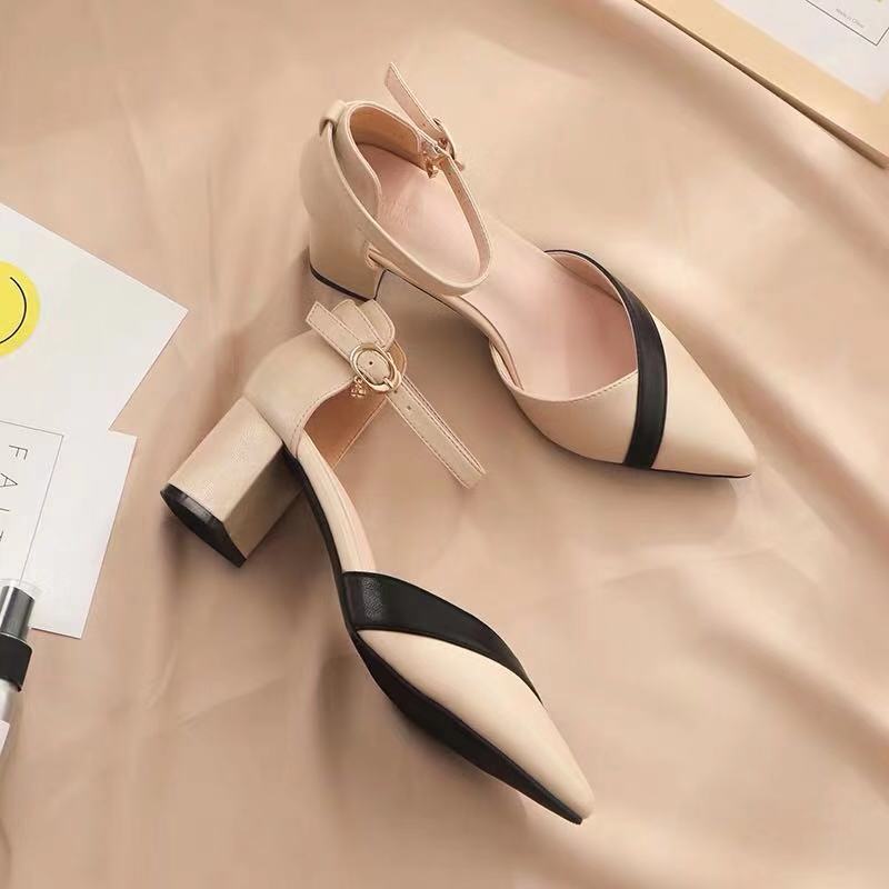 Sepatu Wanita Klasik Beige Hak - Leather Classic Strap ulasan dan harga